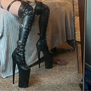 Pleasers 10inch boots. Worn twice. Excellent condition